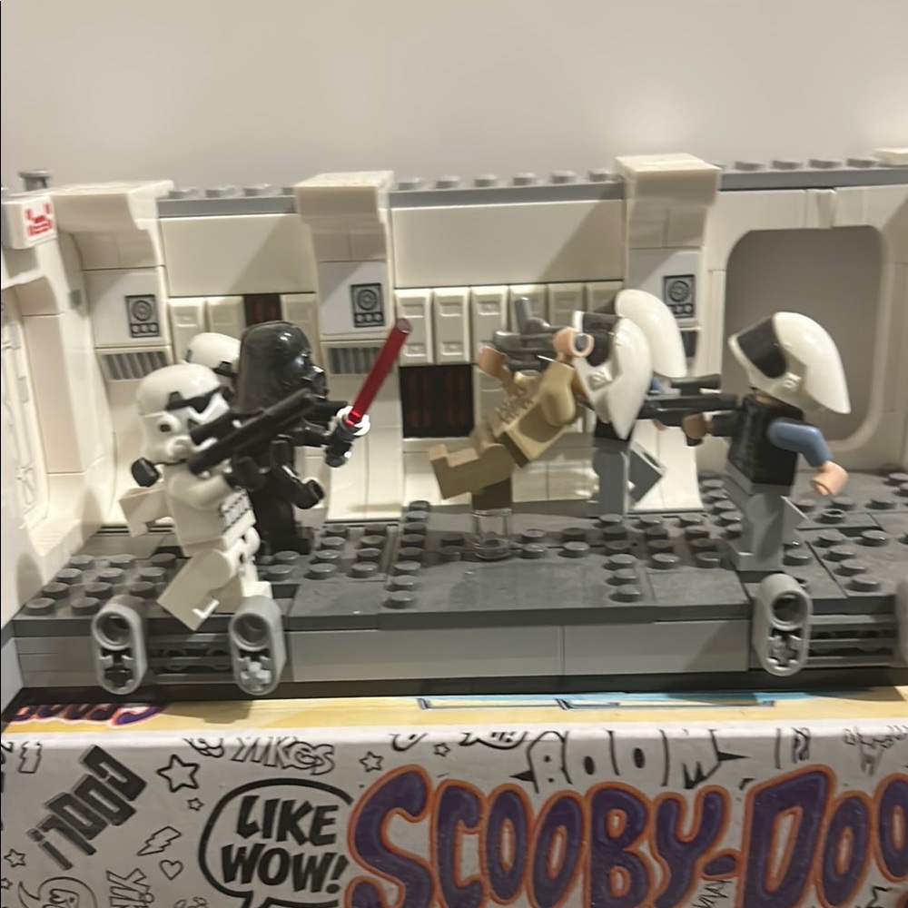LEGO Star Wars diorama with Black, White, and Tan Minifigures